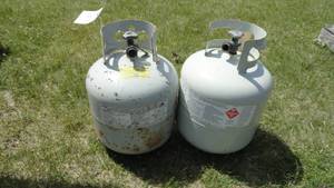 lot 88 image: 2 propane tanks