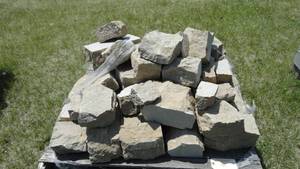 lot 91 image: Gold Colored Stone