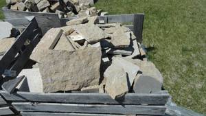 lot 94 image: Gold colored corners  flat stone