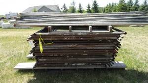 lot 108 image: 19 - Scaffolding walk through with braces and screw jacks