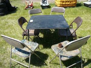 lot 130 image: Folding table