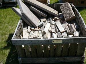 lot 137 image: 12 Pallet Stone L Shaped & Flat Pieces