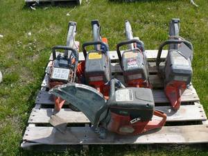 lot 148 image: Chop Saws for parts or fix