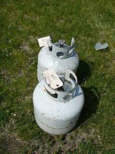 lot 149 image: 2 white propane tanks 20lbs