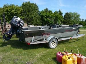 lot 152 image: 1993 Tuffy Rampage Magnum Fiberglass Boat