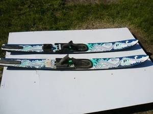 lot 162 image: Water skies, Runabout profile
