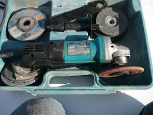lot 175 image: Angle grinder Makita kit wgrinding disk and cut off wheels