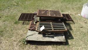 lot 200 image: Grates