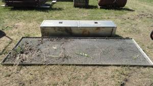 lot 207 image: Truck Aluminum Tool Box with grate door