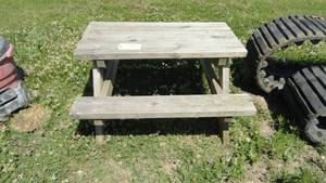 lot 250 image: Kids Wooden Picnic