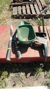lot 262 image: Limb N Trim Seeder, Fiskars Scissors