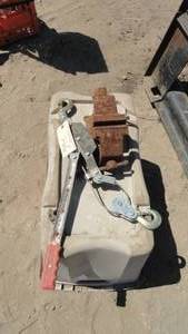 lot 266 image: Cable tuggers, Vise