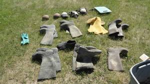 lot 52 image: Rubber boots & Knee pads