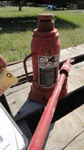 lot 57 image: 12 ton Hydraulic Jack