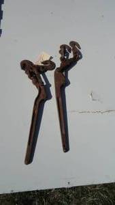 lot 58 image: 2- Chain Binders