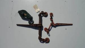 lot 61 image: Pully and Chain Binders