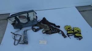 lot 293 image: Safety Harness, Safety strap, Bag, Gloves
