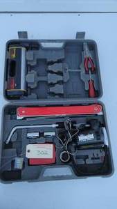 lot 302 image: Roadside safety kit