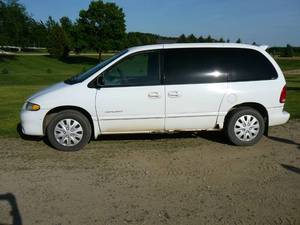 lot 71 image: 2000 Dodge Caravan Sport