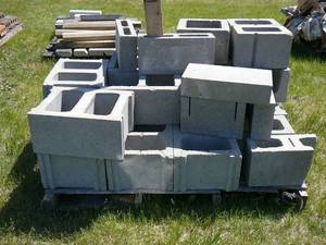 lot 141 image: 15 - Random lot of blocks