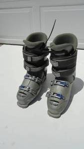 lot 317 image: Dabello 60.0 volt Ski Boots 350 mm