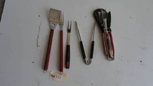 lot 333 image: Grilling Sets