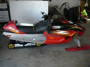 lot 392 image: 2004 Arctic Cat Z370 Snowmobile used last season