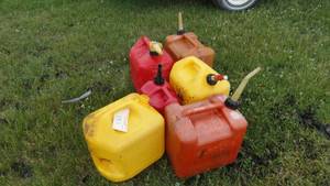 lot 151 image: Ga Cans