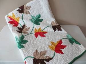 VINTAGE Quilt with Leaves