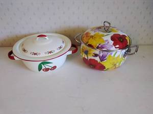 Set of 2 Enamel Pots