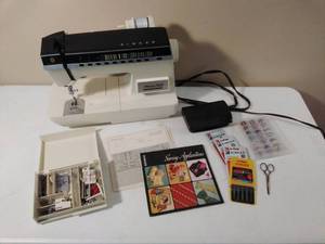 Singer Athena 2000 Electronic Sewing Machine