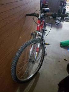 lot 32 image: Roadmaster Dual Suspension 18 Speed Bike