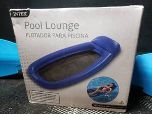 lot 102 image: Water Fun Inflatables & Oars