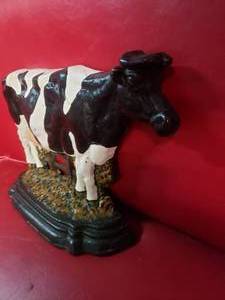 lot 81 image: Cast Iron Cow Door Stop