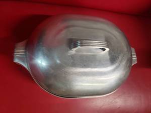 lot 127 image: Vintage WagnerWare Magnalite Roaster