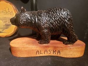lot 140 image: Up North Cabin Decor