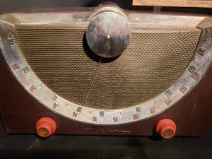 lot 144 image: 2 Vintage Radios