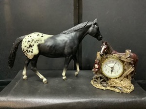 lot 142 image: Collectible Decorative Horse Lot