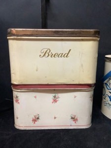 lot 151 image: Lot of Vintage Tins