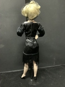 lot 129 image: Franklin Heirloom Marilyn Monroe Doll