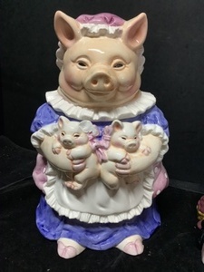 lot 122 image: 3 Vintage Cookie Jars