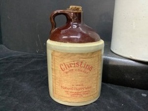 lot 165 image: Stoneware Jugs and Crock