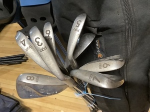 lot 58 image: Ping Blue Eye 2 Irons