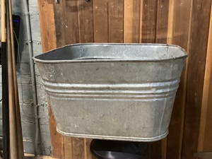 lot 189 image: Vintage Galvanized Metal Washtub