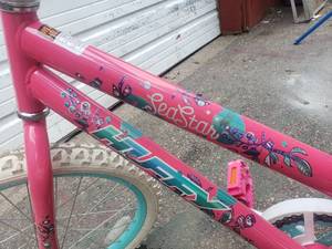 lot 66 image: Girls 20 Huffy Sea Star Bike