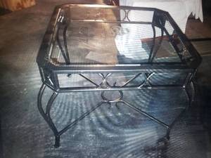 lot 118 image: Metal CoffeeSide Table wGlass Top S Etching