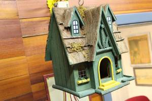lot 141 image: Super Cute Green & Yellow Birdhouse