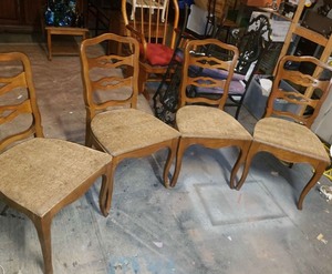 lot 36 image: 4 Vintage Drexel Furniture Dining Room Chairs