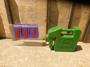 John Deere suitcase weight. 40 lbs. As shown.