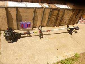 Craftsman 2 cycle weed trimmer. Nearly new. Tested & works. As shown.